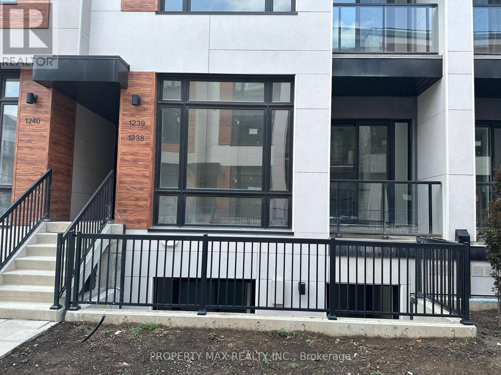 Richmond Hill, ON L4S0N3,10 David Eyer RD #1238