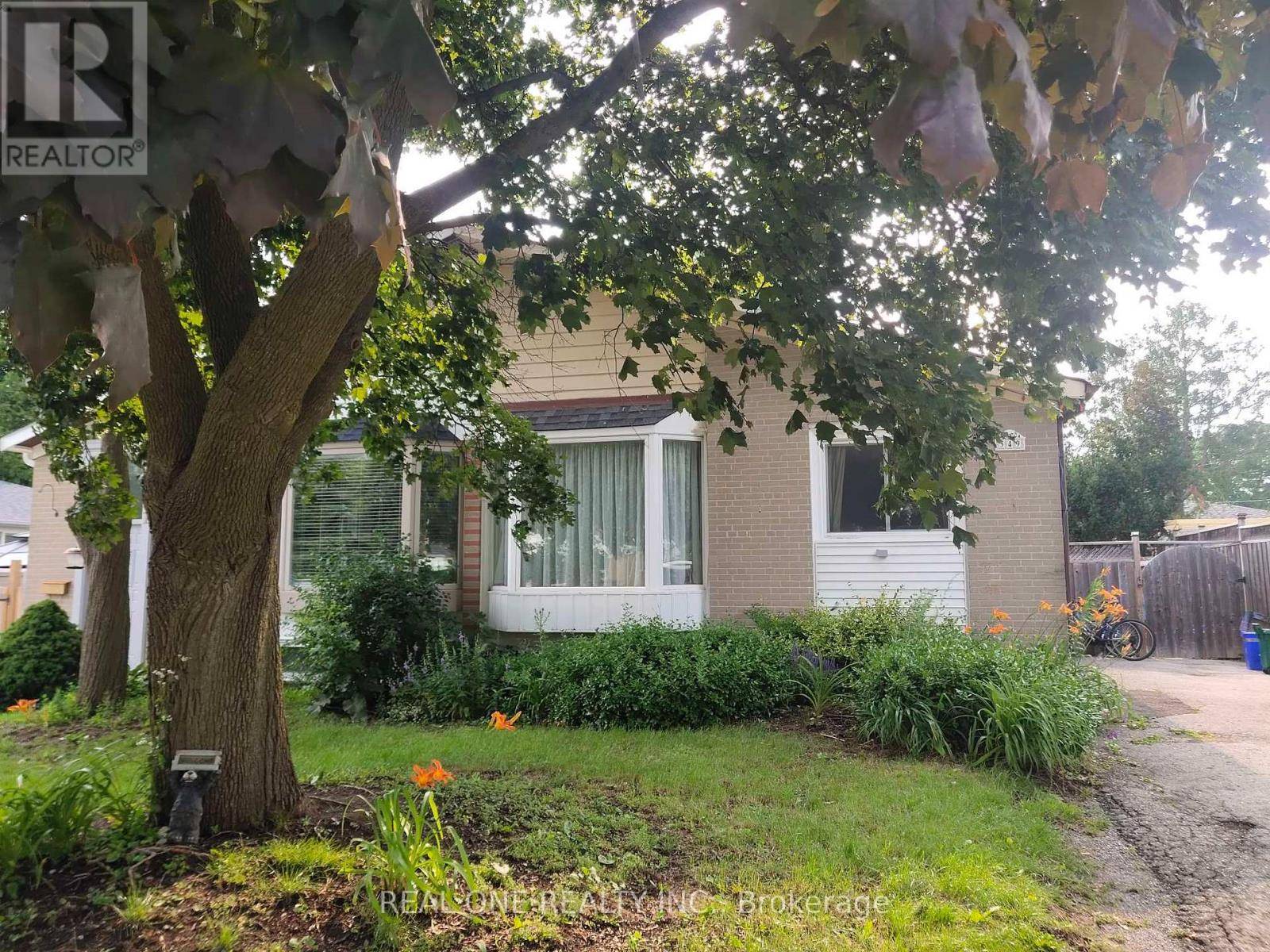 Richmond Hill (crosby), ON L4C3H9,349 Browndale CRES #Basement