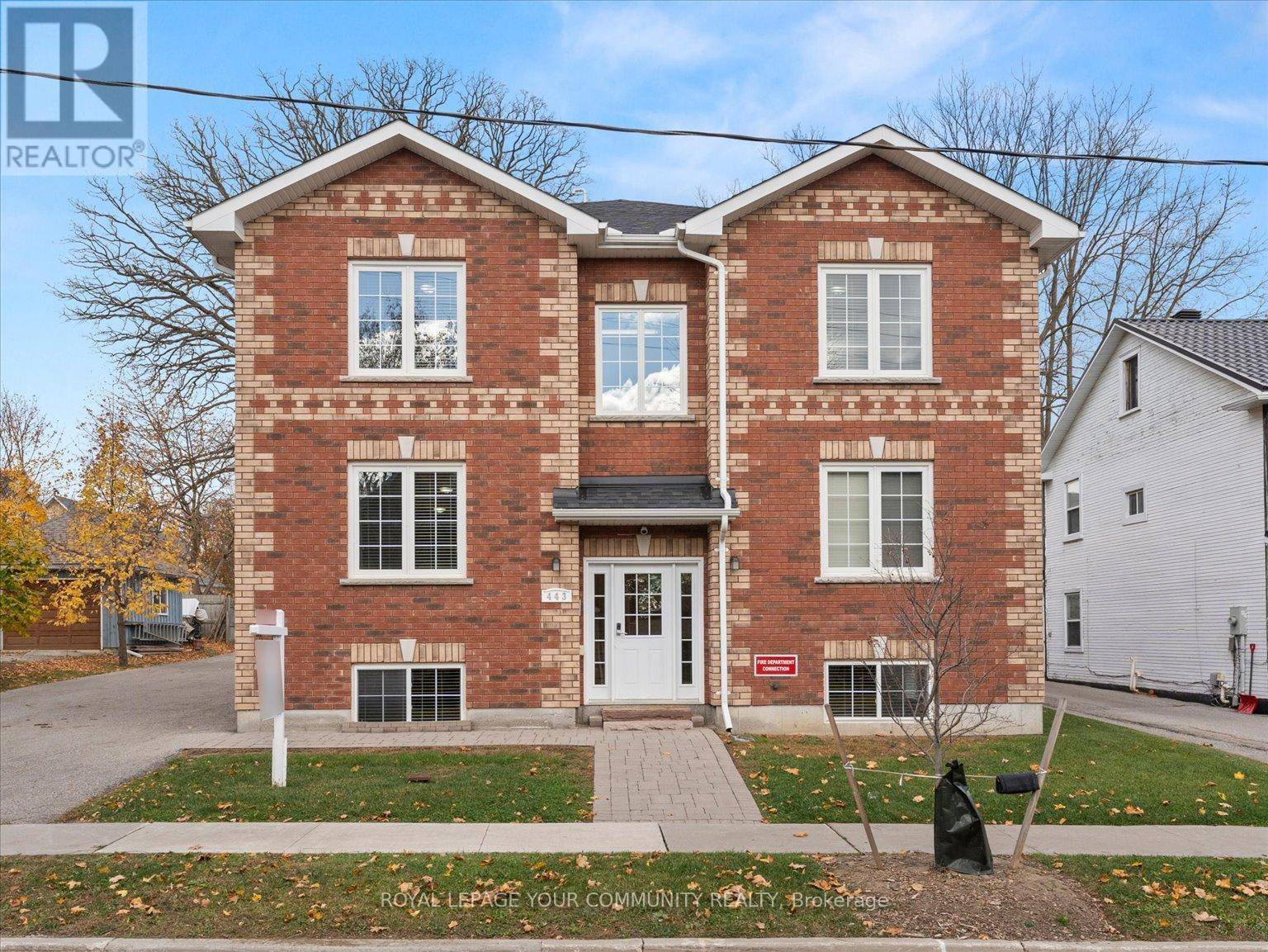 Newmarket (central Newmarket), ON L3Y1P7,443 Timothy ST ## 3