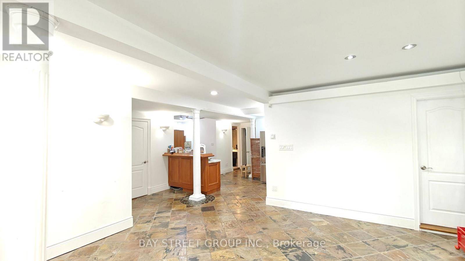 Richmond Hill (westbrook), ON L4C0E8,231 SHAFTSBURY AVENUE N
