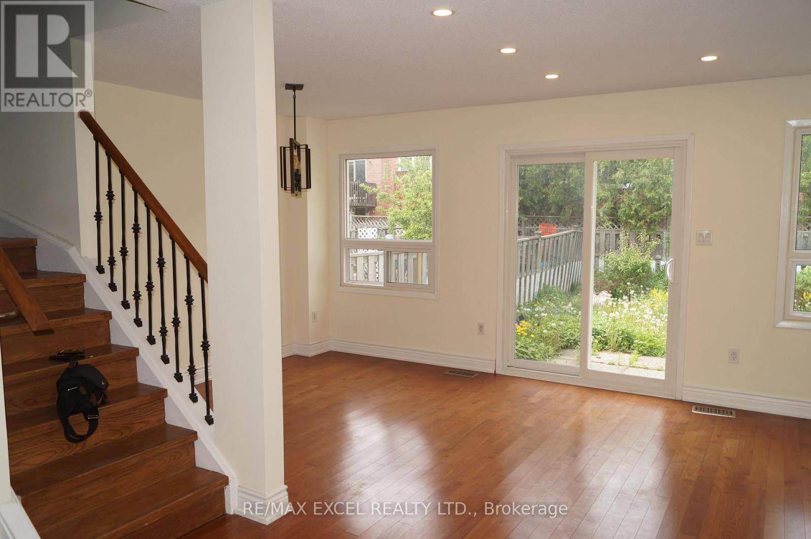 Richmond Hill (north Richvale), ON L4C9R2,54 BINGHAM STREET