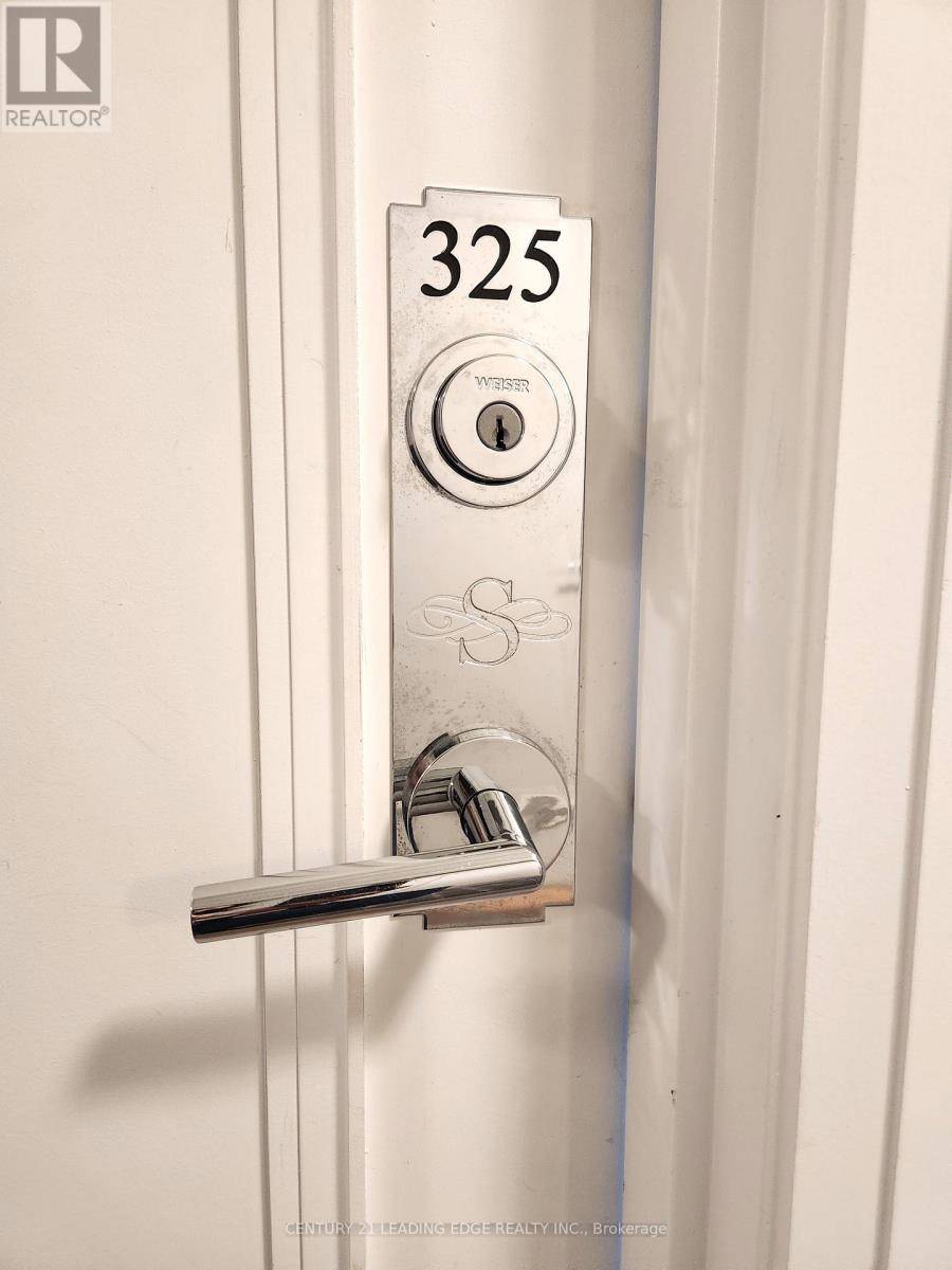 Richmond Hill (oak Ridges), ON L4E1E6,7 BOND CRES #325
