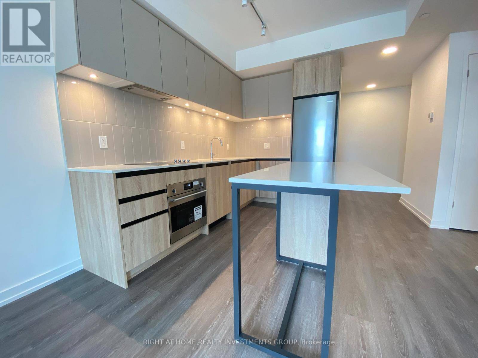 Vaughan (beverley Glen), ON L4K0L4,8 Beverly Glen ST #208