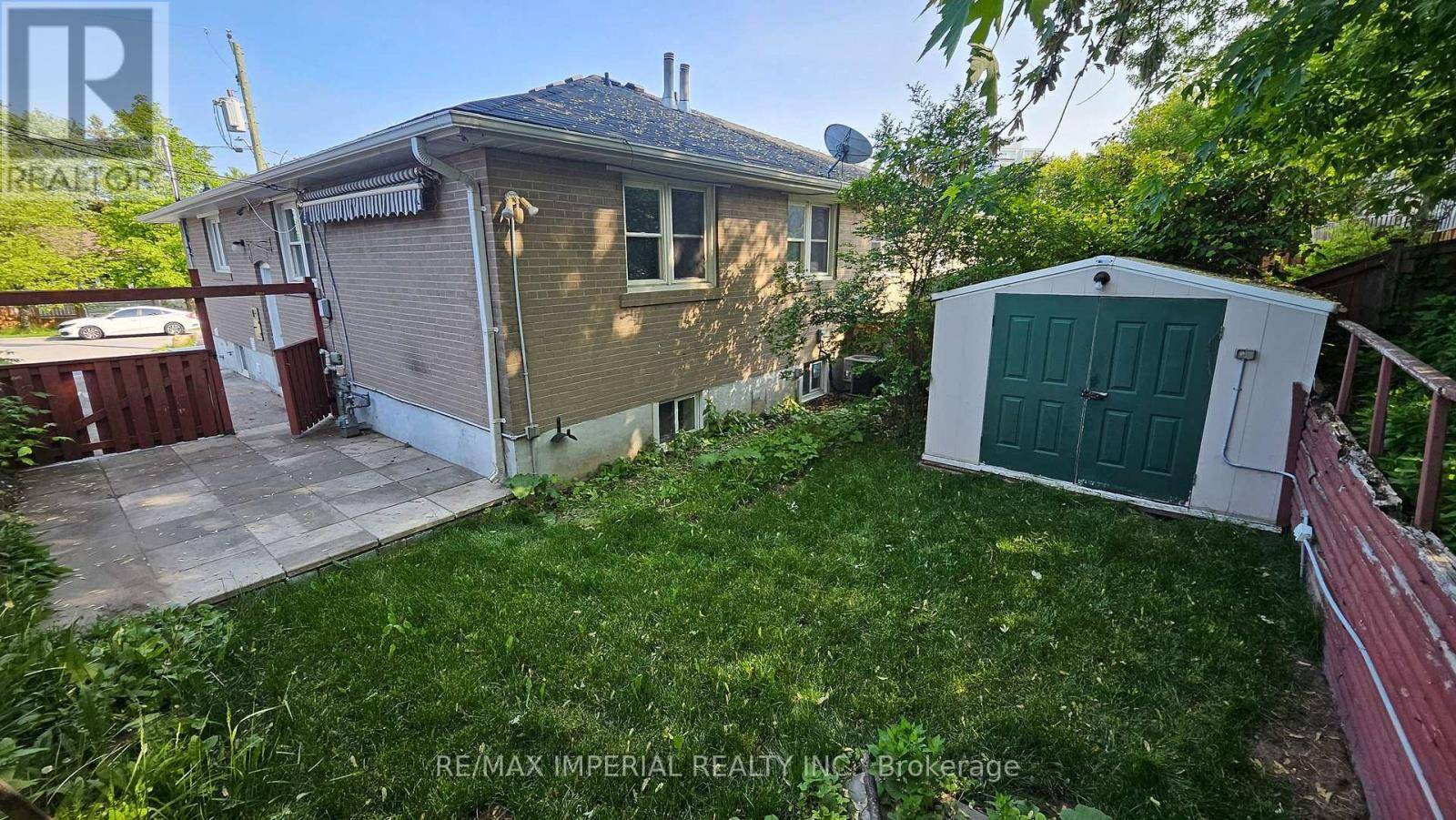 Newmarket (bristol-london), ON L3Y4N6,38 LINDSAY AVENUE