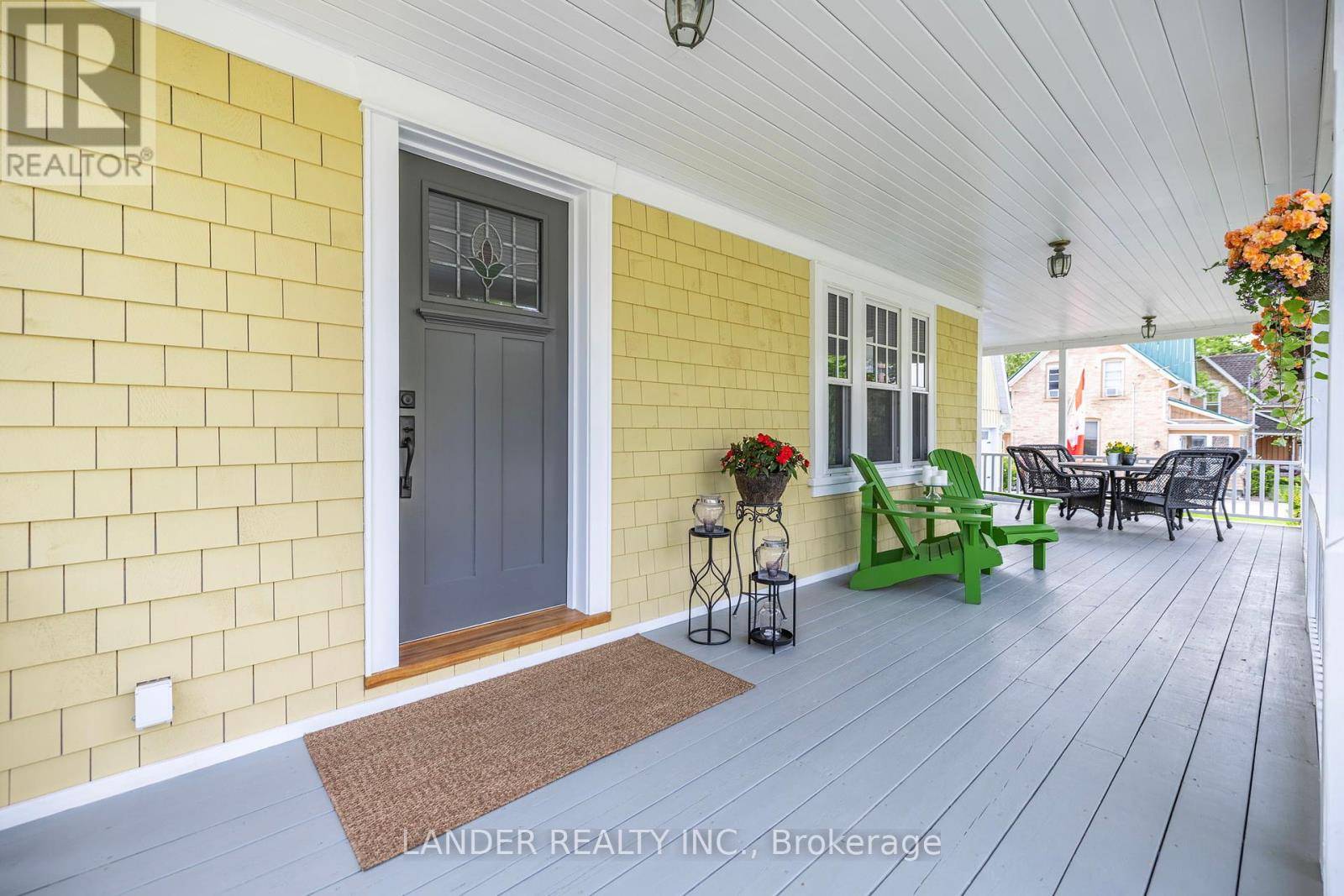 East Gwillimbury (mt Albert), ON L0G1M0,36 KING STREET