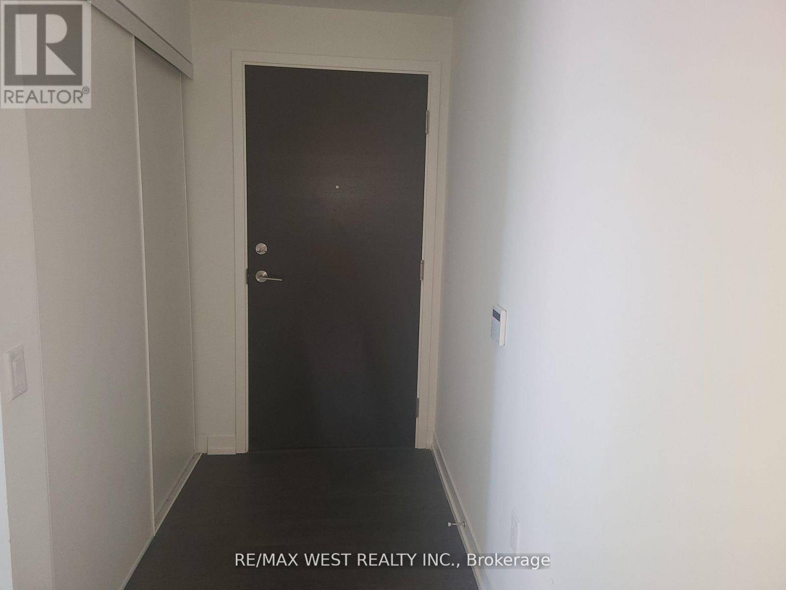 Richmond Hill (south Richvale), ON L4C5T6,3 Rosewater ST #303W