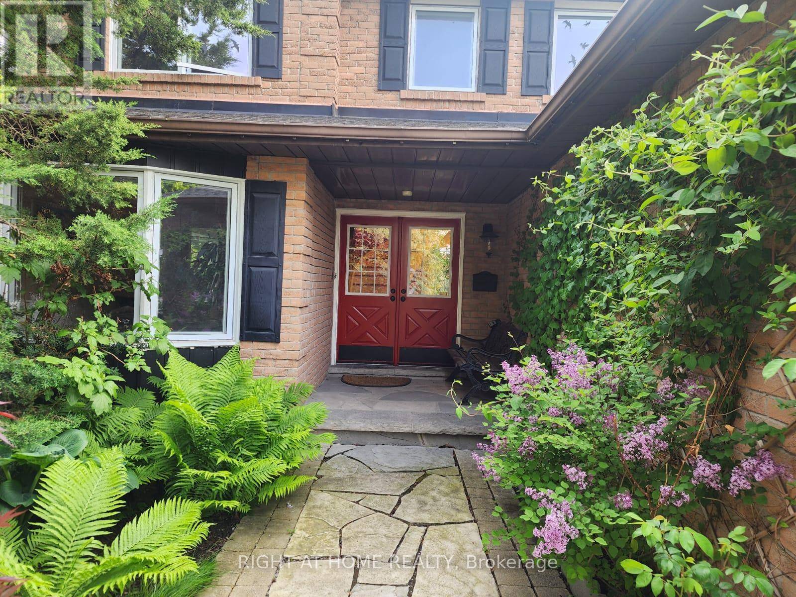 Newmarket (bristol-london), ON L3Y6E1,376 SELBY CRESCENT