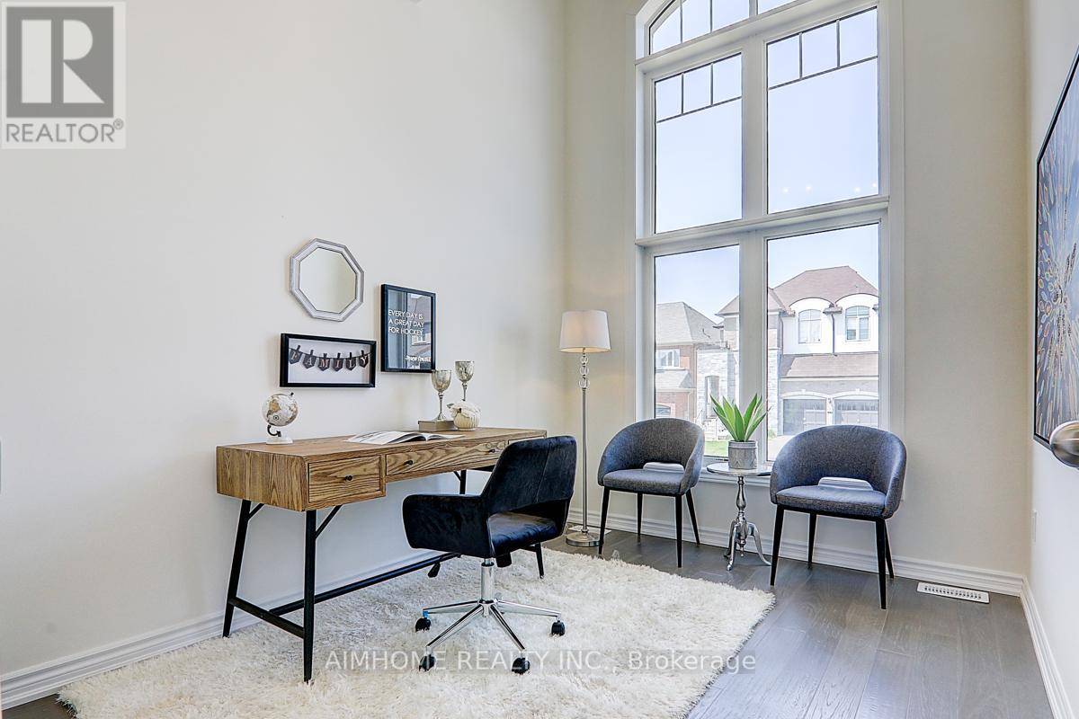 East Gwillimbury (sharon), ON L9N0T7,7 GOODWIN COURT
