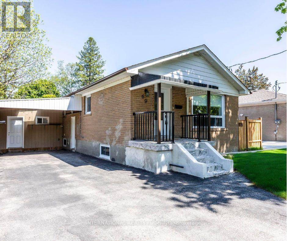Newmarket (huron Heights-leslie Valley), ON L3Y3W2,69 BAYVIEW PARKWAY