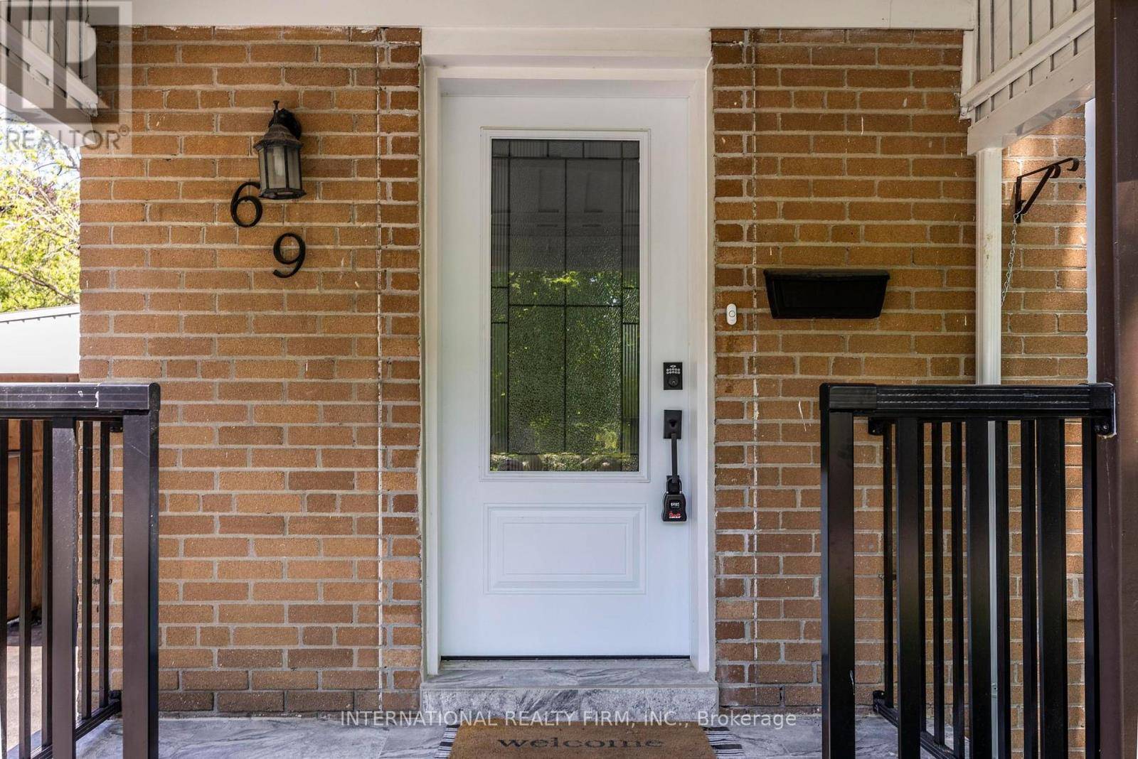 Newmarket (huron Heights-leslie Valley), ON L3Y3W2,69 BAYVIEW PARKWAY