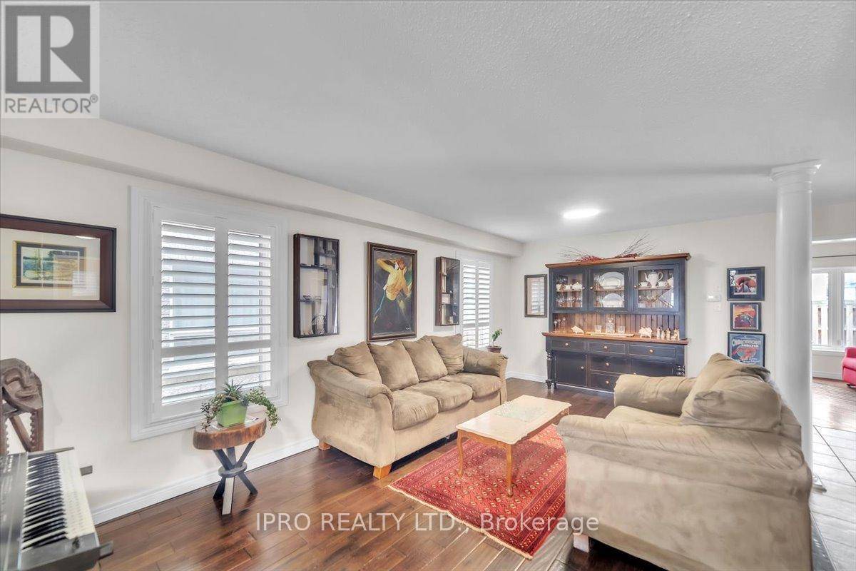 East Gwillimbury (mt Albert), ON L0G1M0,469 KING STREET E