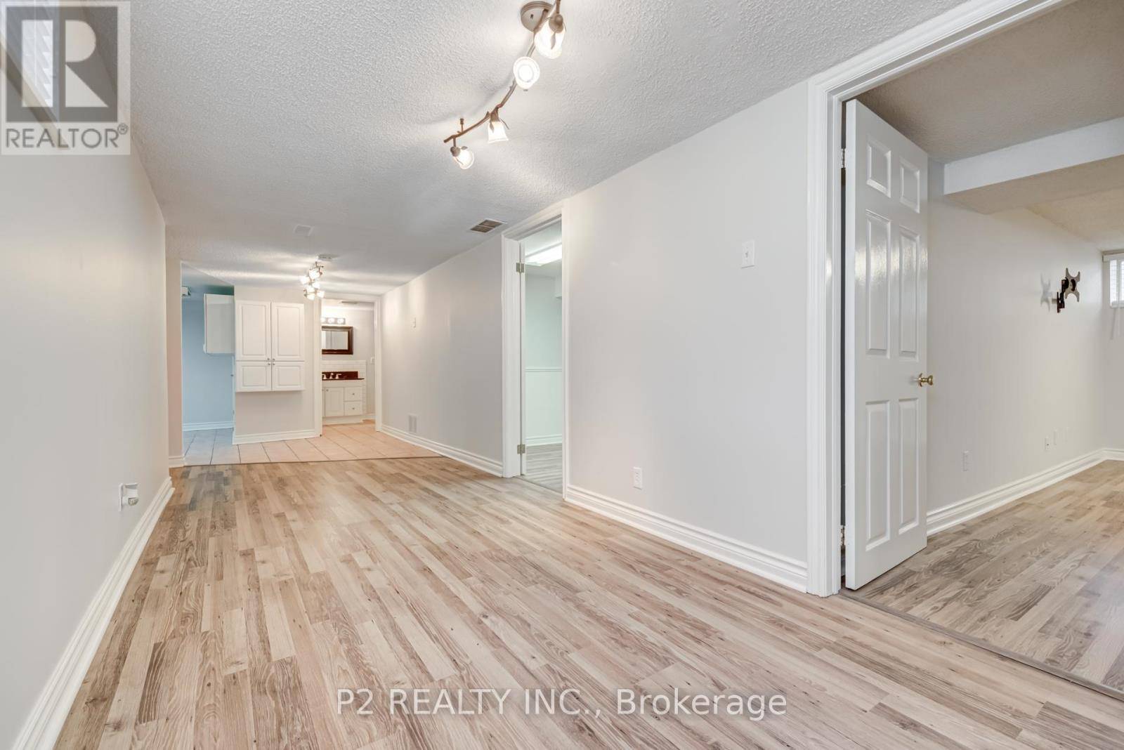 East Gwillimbury (holland Landing), ON L9N1L9,19512 Yonge ST #Basement