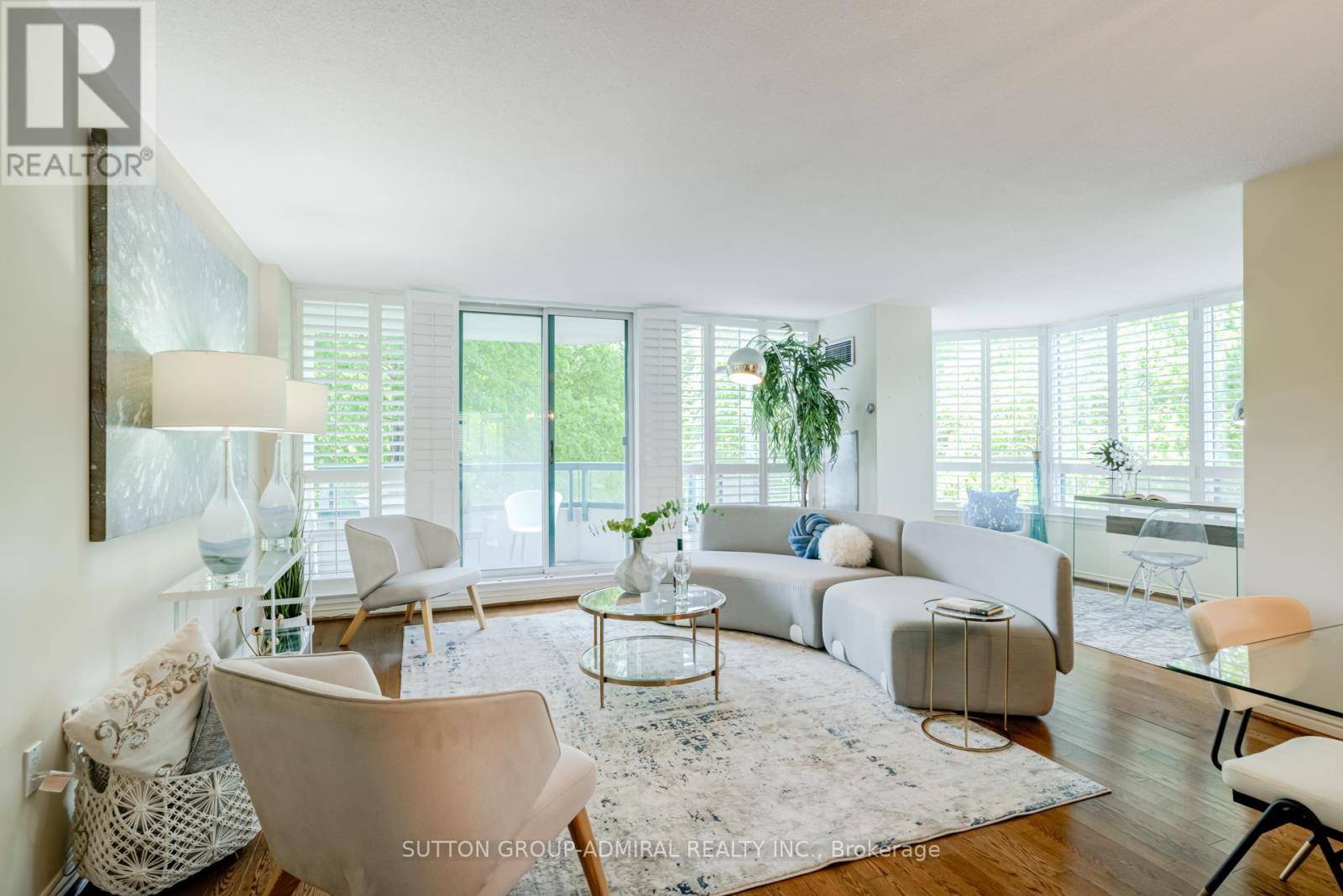 Vaughan (crestwood-springfarm-yorkhill), ON L4J7X1,7250 Yonge ST #311