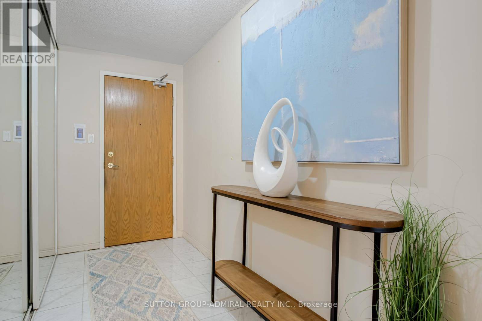 Vaughan (crestwood-springfarm-yorkhill), ON L4J7X1,7250 Yonge ST #311