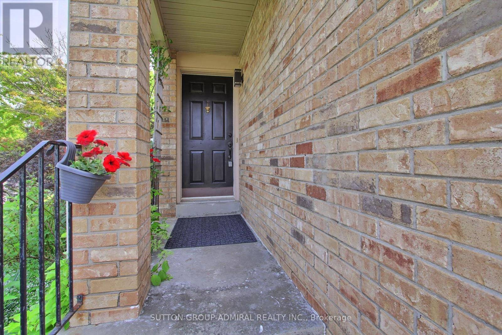 Vaughan (maple), ON L6A1Y7,26 CARRON AVENUE