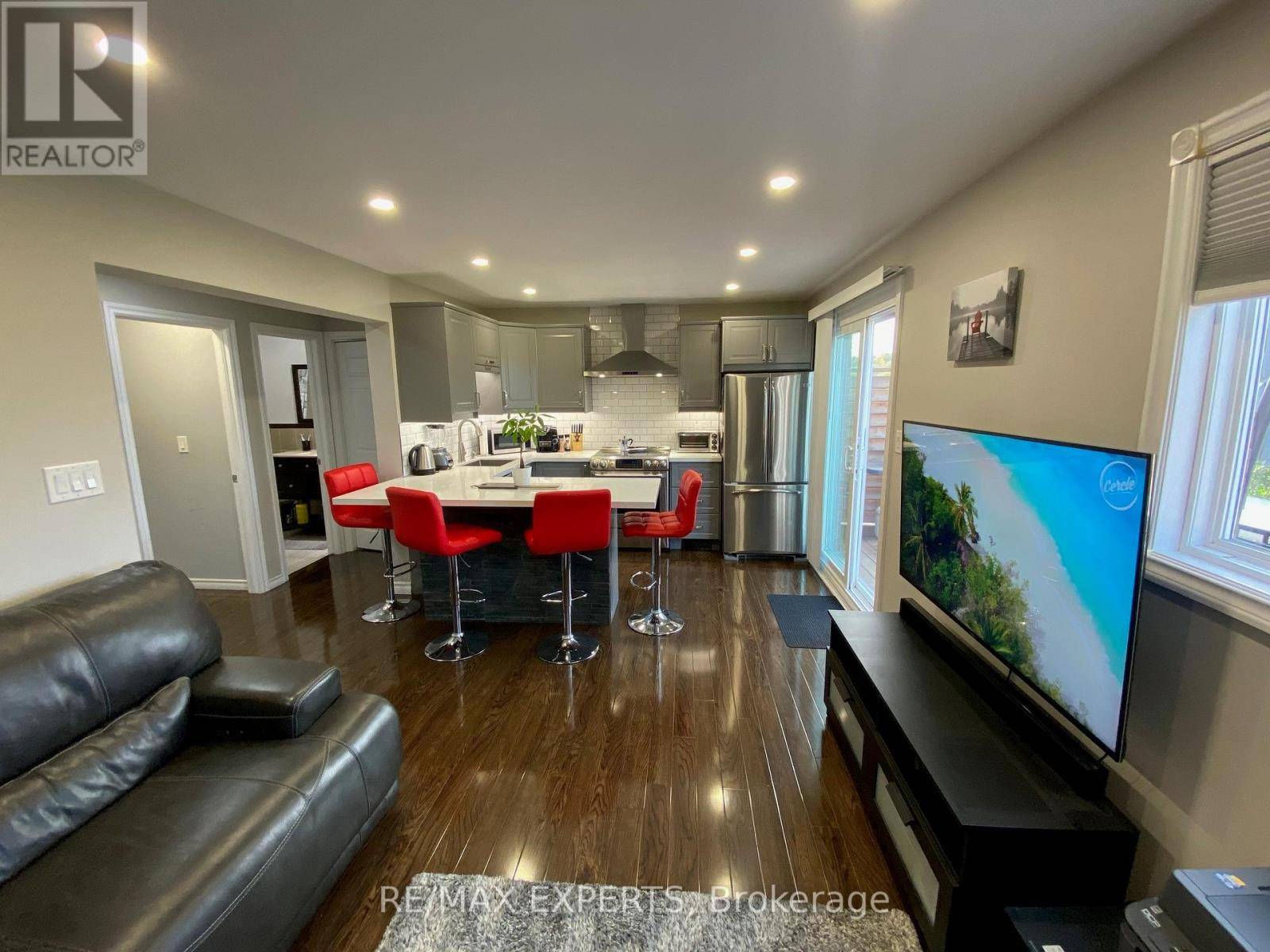 Vaughan (west Woodbridge), ON L4L2X6,123 Albany DR #Main
