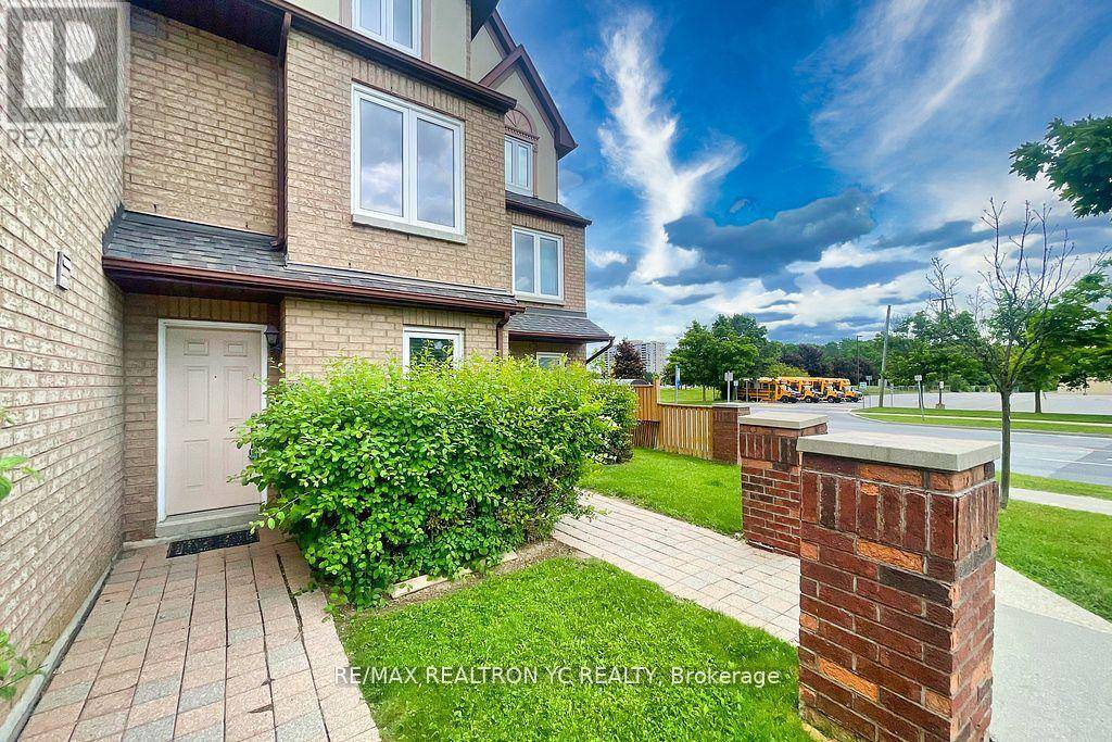 Vaughan (brownridge), ON L4J7Y9,735 New Westminster DR #97