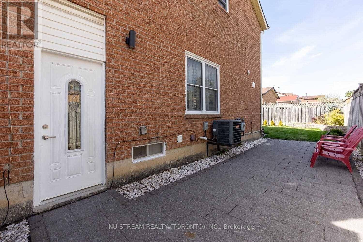 Richmond Hill (harding), ON L4C8G6,22 Pagehurst CT #BSMT