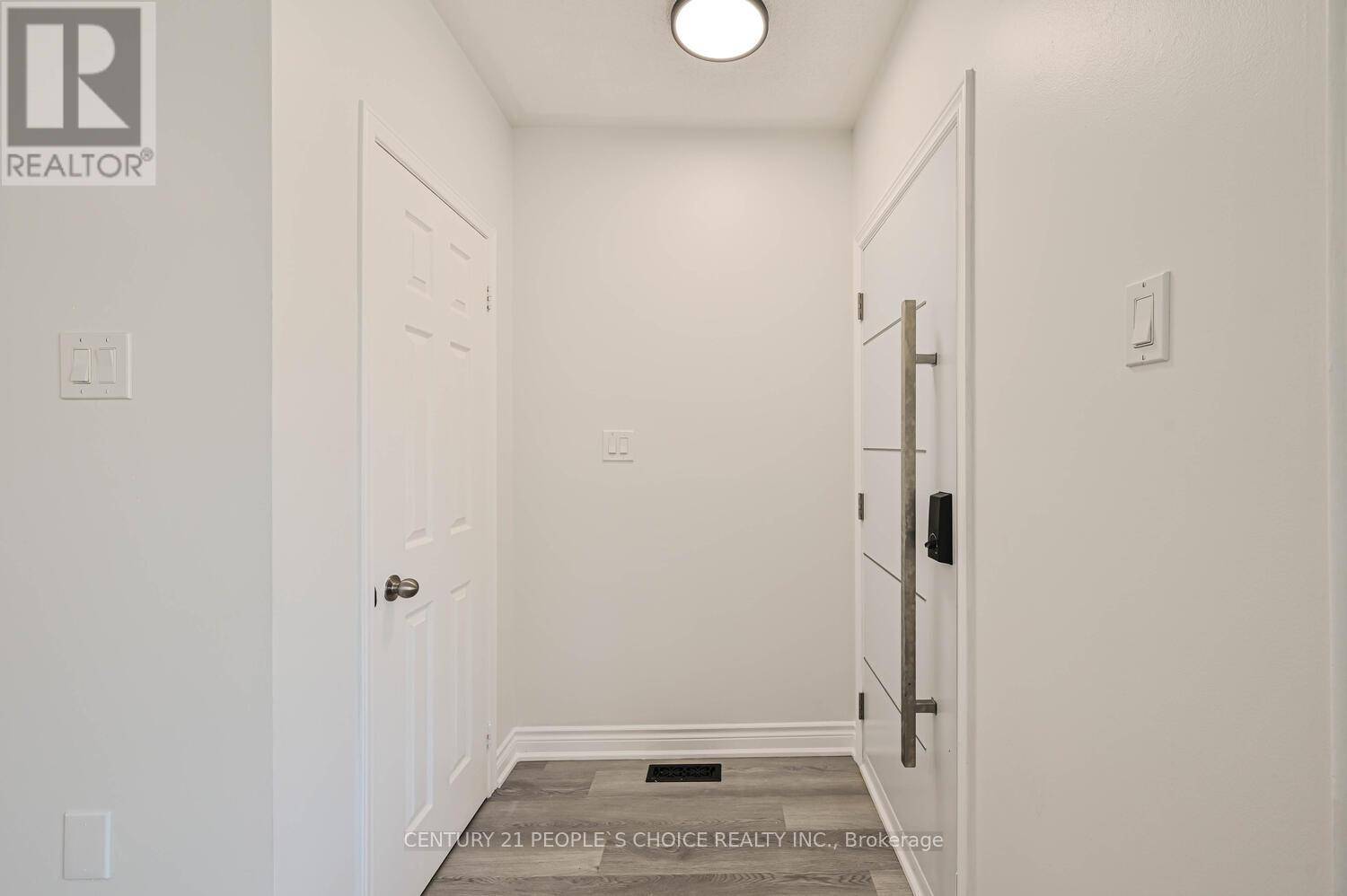 Newmarket (woodland Hill), ON L3X2R8,297 FLAGSTONE WAY