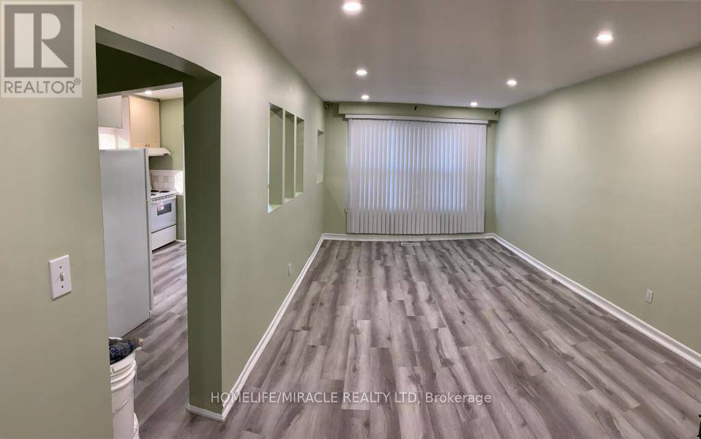 Newmarket (bristol-london), ON L3Y2V7,124 Sheldon DR #Upper