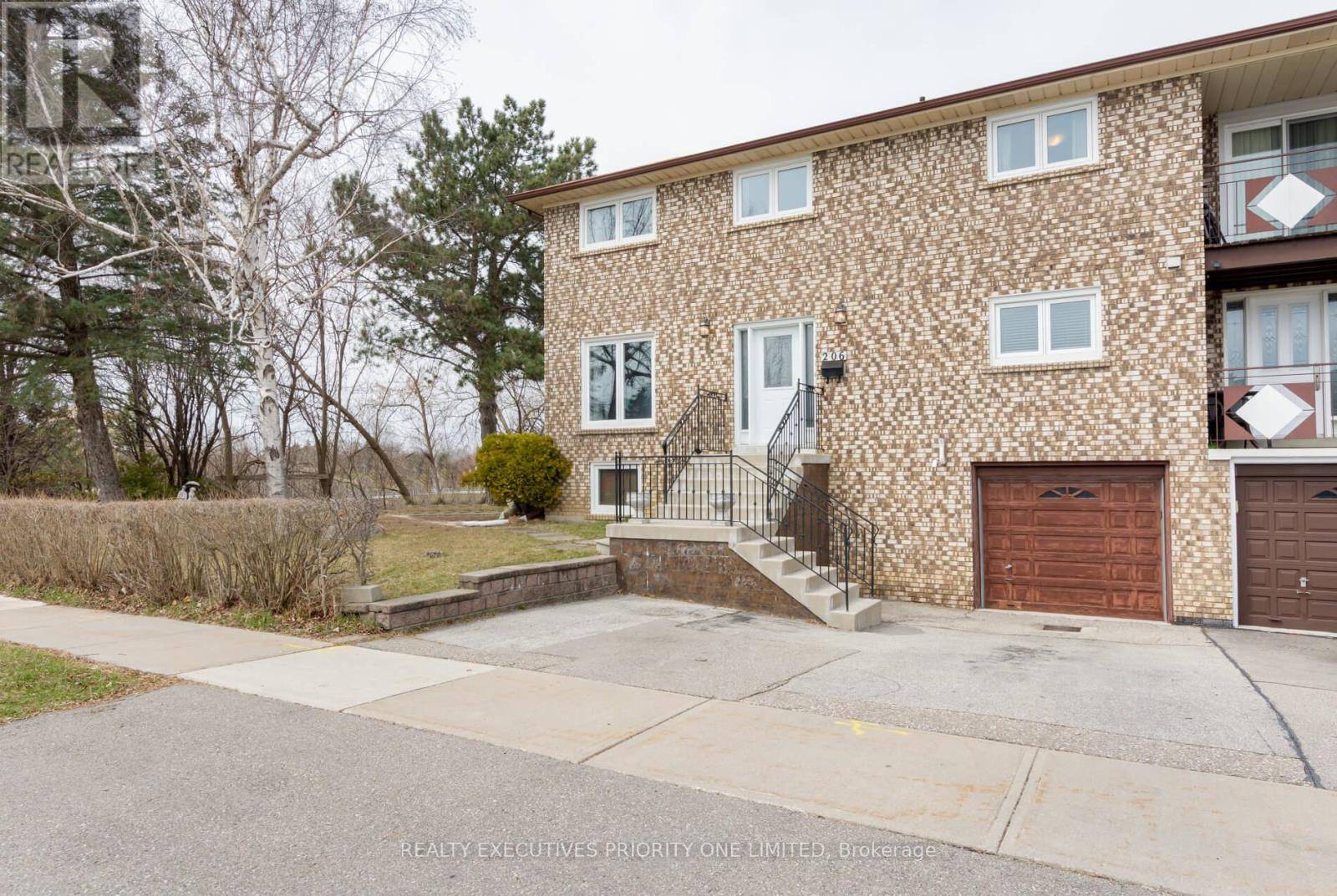Vaughan (west Woodbridge), ON L4L1G2,206 ANDREW PARK