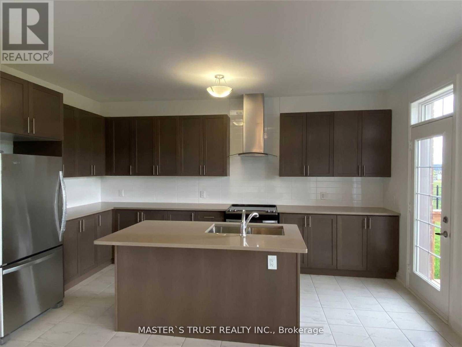 East Gwillimbury (holland Landing), ON L9N0V3,102 FRANK KELLY DRIVE