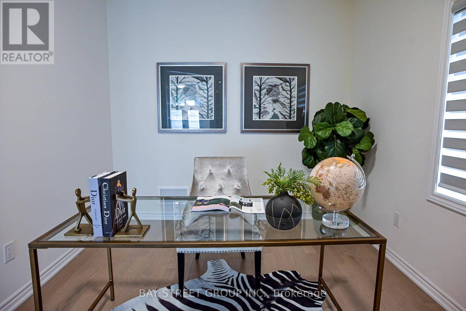 East Gwillimbury (sharon), ON L9N0T7,10 KENNETH ROSS BEND E