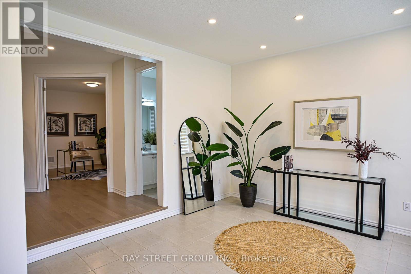 East Gwillimbury (sharon), ON L9N0T7,10 KENNETH ROSS BEND E