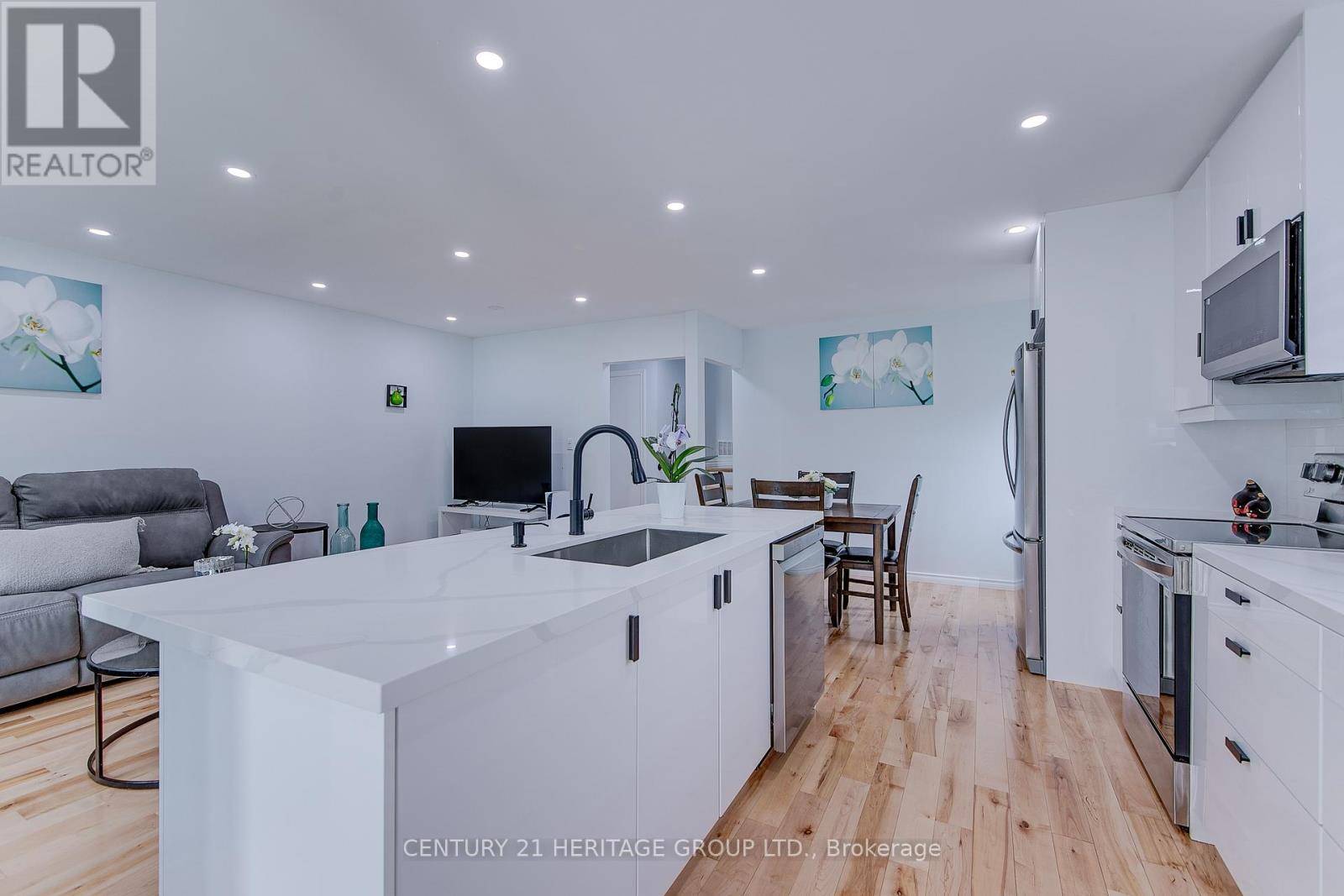 New Tecumseth (tottenham), ON L0G1W0,68 ADELINE AVENUE
