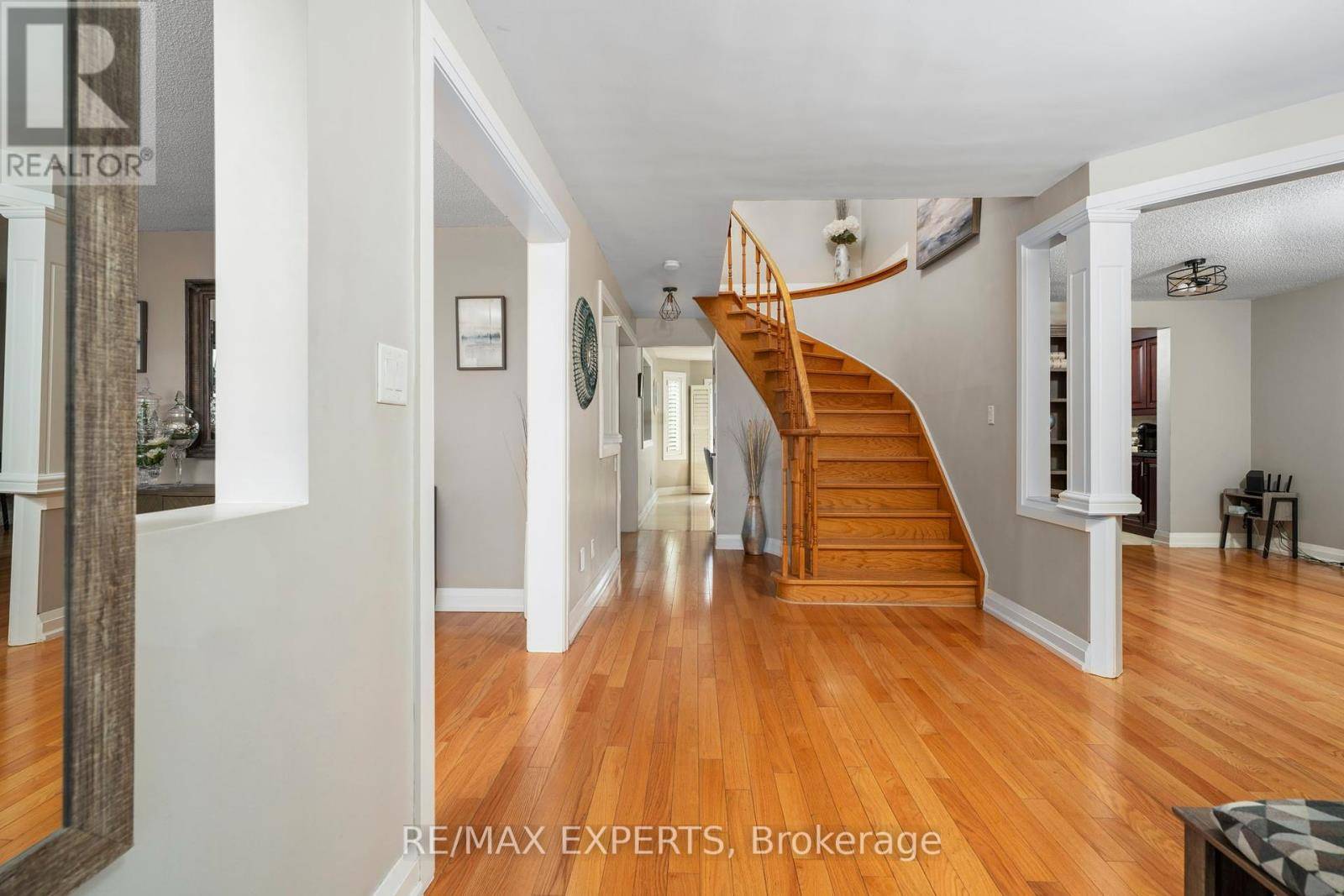 Vaughan (maple), ON L6A1J6,231 RIDGEFIELD CRESCENT