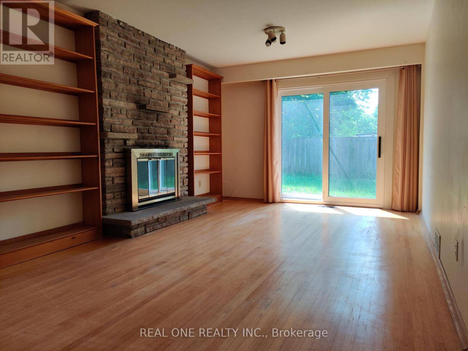 Markham (bullock), ON L3P1K1,93 Southdale DR #Back unit