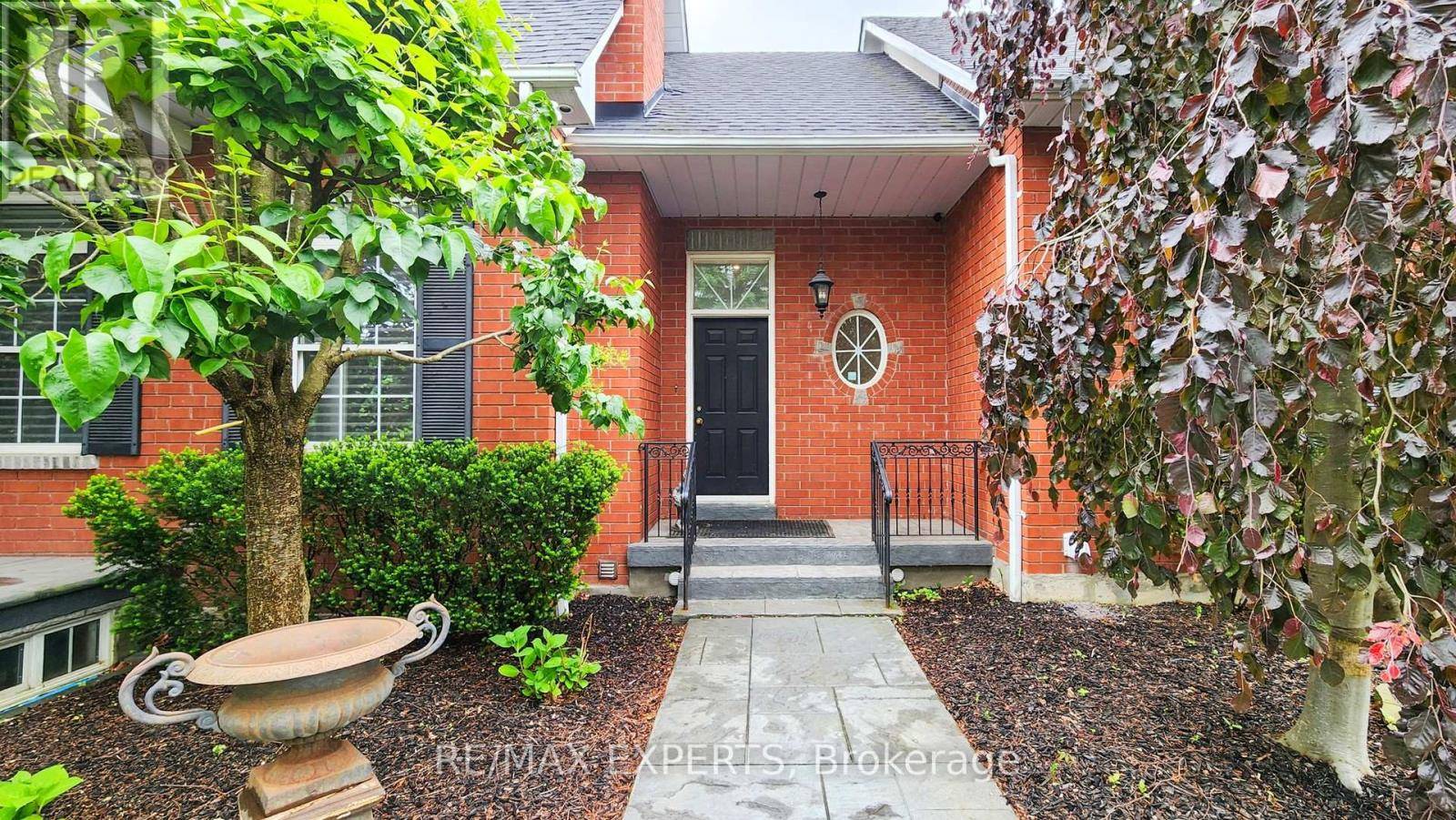 Vaughan (kleinburg), ON L0J1C0,27 THERESA CIRCLE