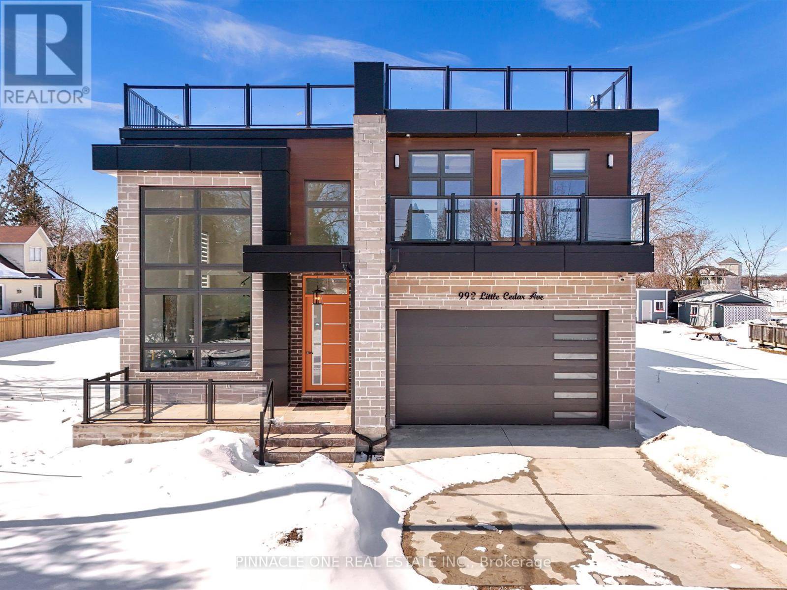 Innisfil, ON L0L1W0,992 LITTLE CEDAR AVENUE