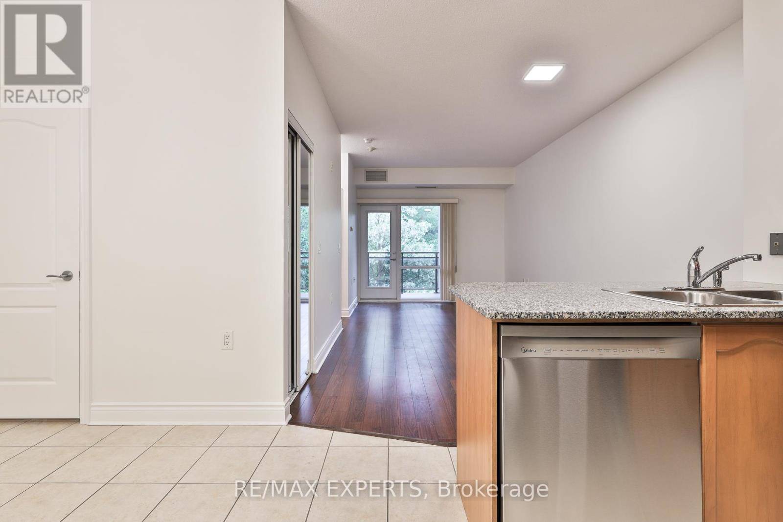 Vaughan (islington Woods), ON L4L9S6,8201 Islington AVE #319
