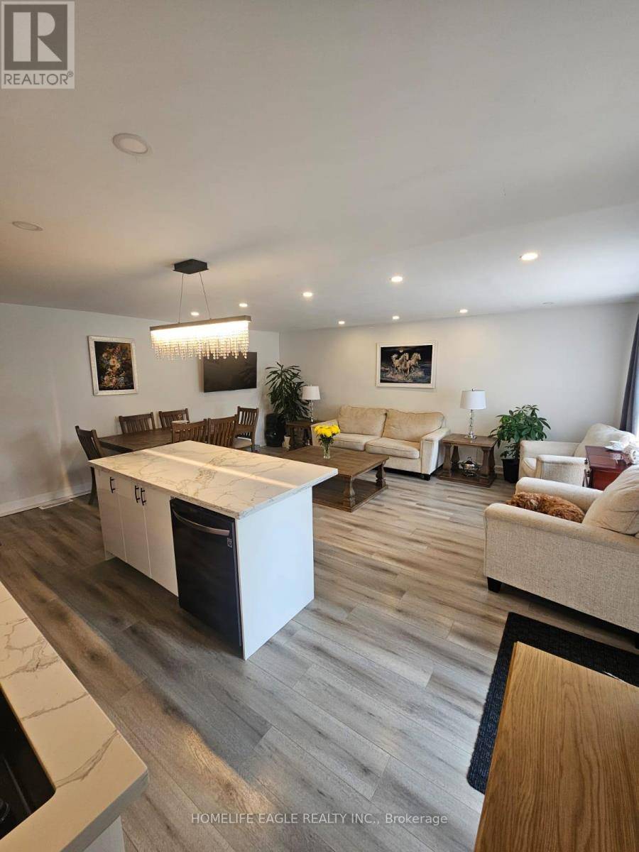 Newmarket (bristol-london), ON L3Y2T4,57 WALTER AVENUE