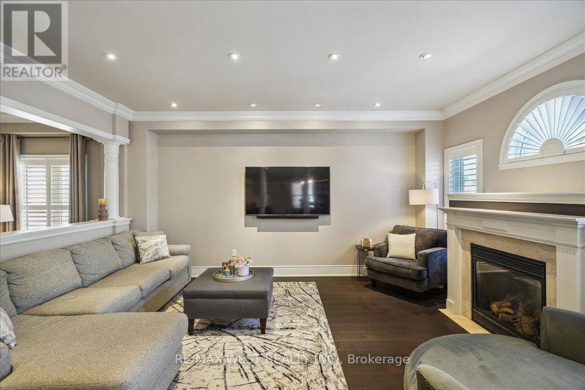 Vaughan (vellore Village), ON L4H0J4,206 SHELBOURNE DRIVE