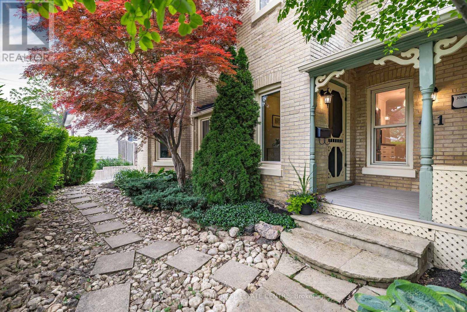 Newmarket (central Newmarket), ON L3Y2A1,411 MILLARD AVENUE