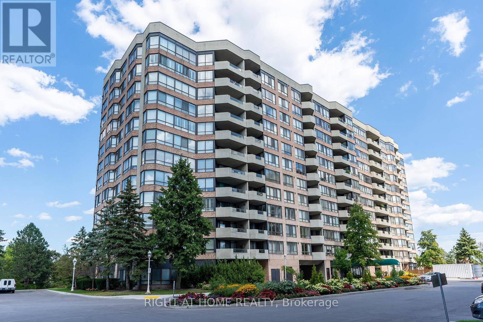 Markham (markville), ON L3R8H4,25 Austin DR #818