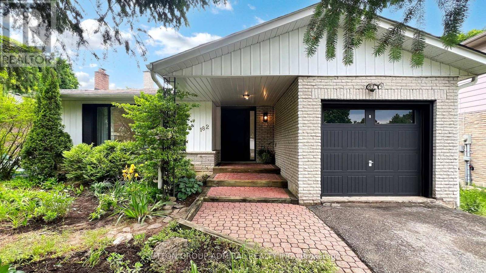 Markham (bayview Fairway-bayview Country Club Estates), ON L3T2Y8,182 BAYVIEW FAIRWAYS DRIVE
