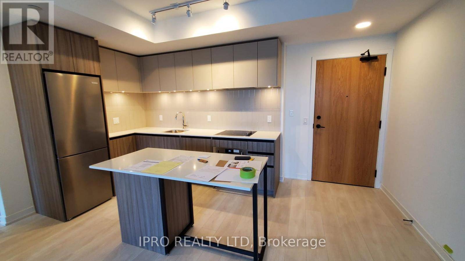 Vaughan (beverley Glen), ON L4J0L4,7950 Bathurst ST #210