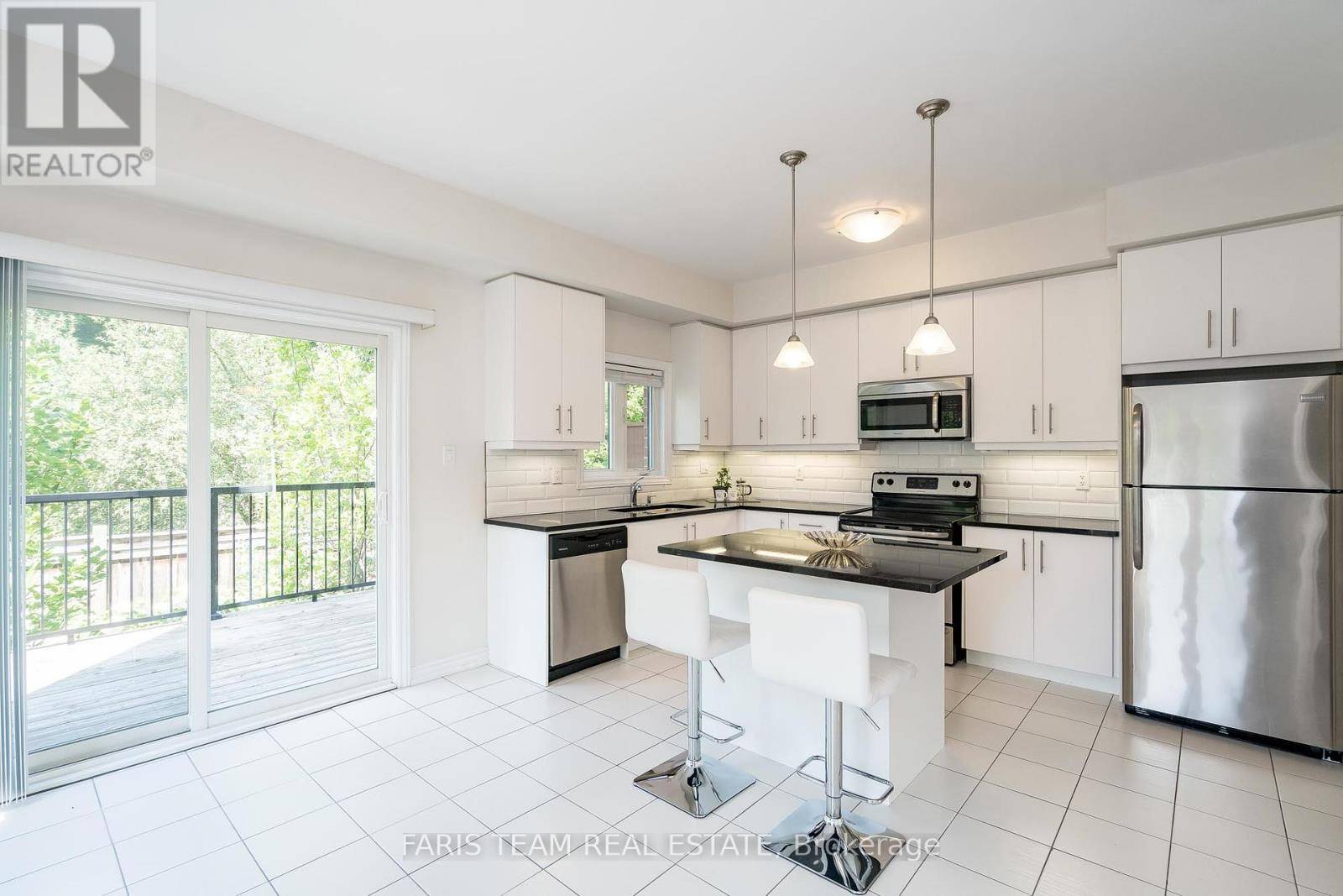 Newmarket (central Newmarket), ON L3Y0B8,224 APPLETON COURT