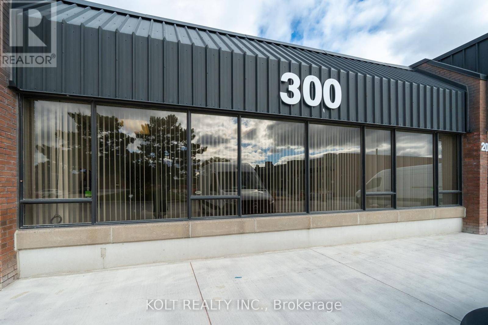 Markham (milliken Mills West), ON L3R1H3,300 Esna Park DR #26