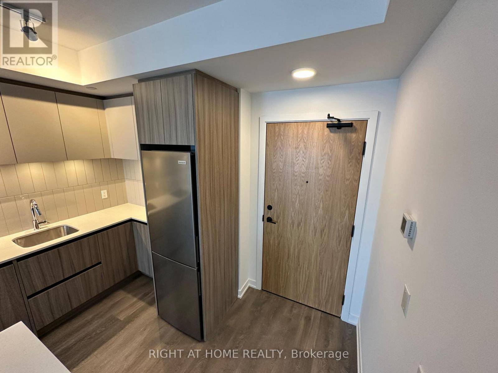 Vaughan (beverley Glen), ON L4J0L4,7950 Bathurst ST #1220
