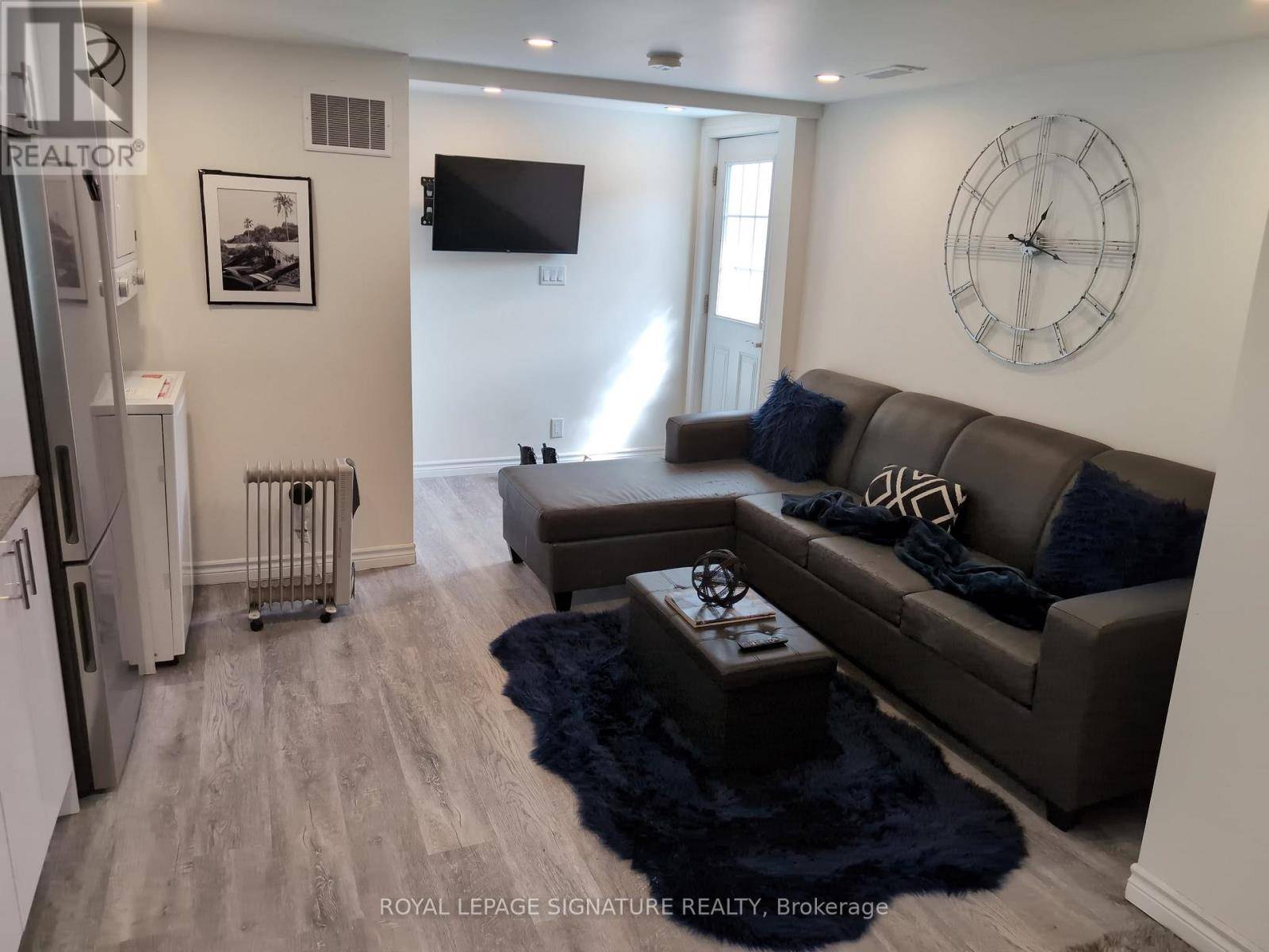 Whitchurch-stouffville, ON L4A2Z4,5749 Lakeshore RD #3