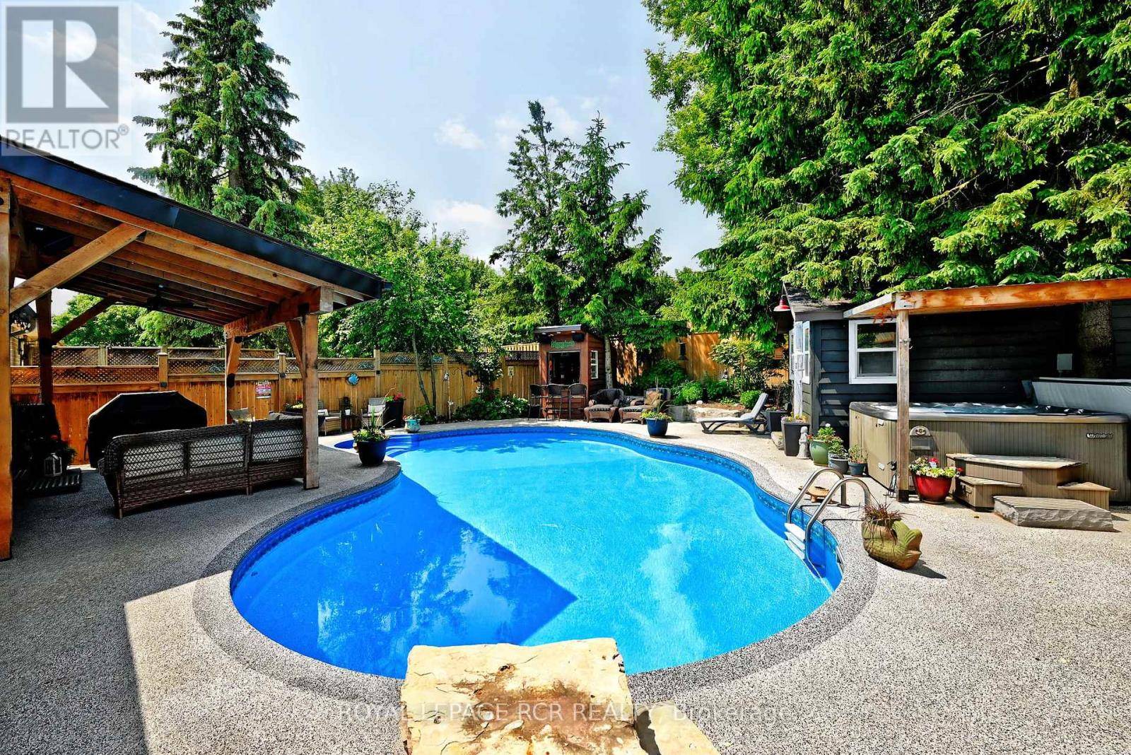 Newmarket (central Newmarket), ON L3Y5B9,350 BORDEN AVENUE