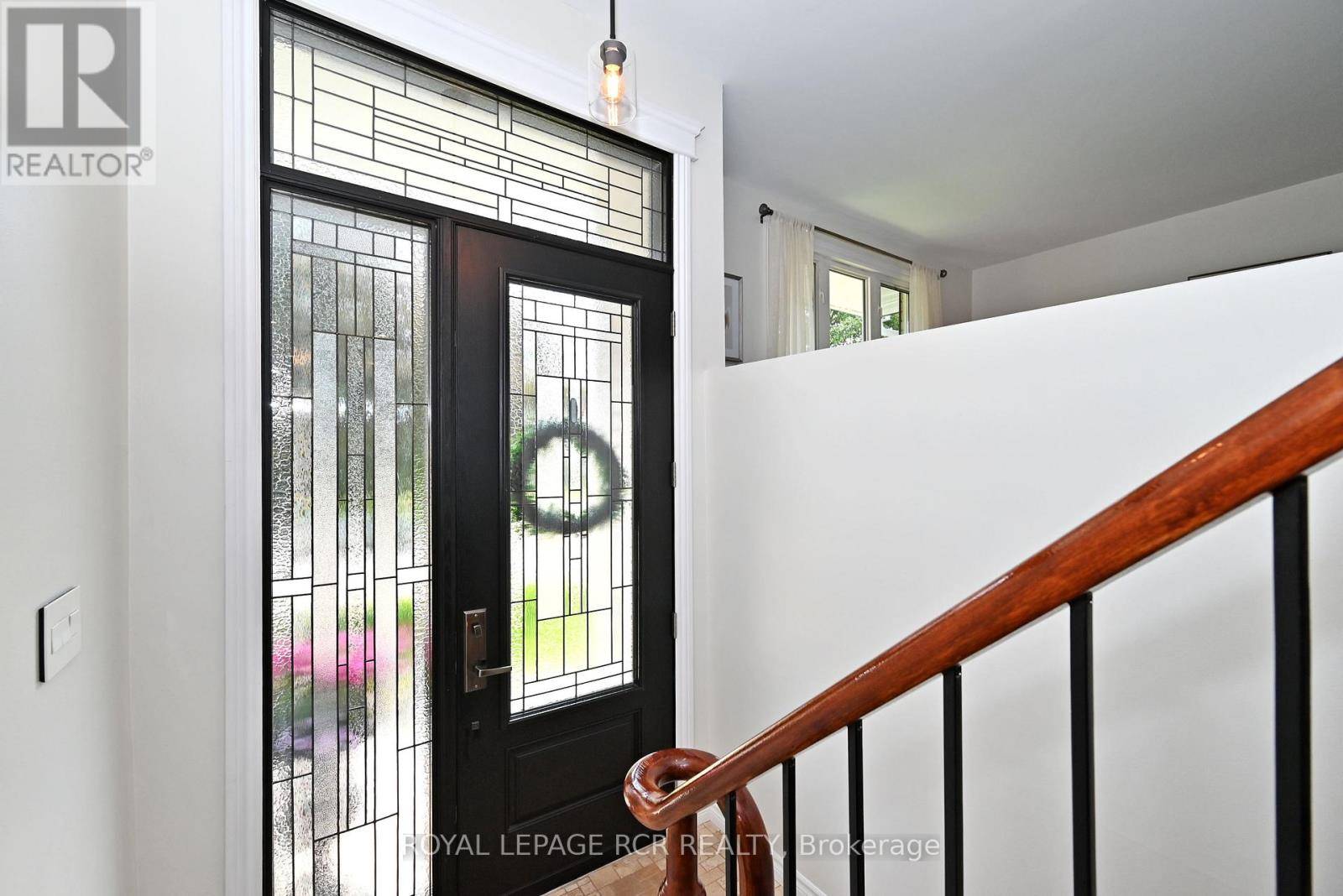 Newmarket (central Newmarket), ON L3Y5B9,350 BORDEN AVENUE