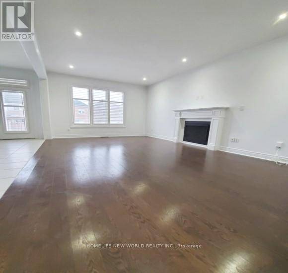 Aurora, ON L4G0W9,UPPER FLOORS - 6 COBB STREET