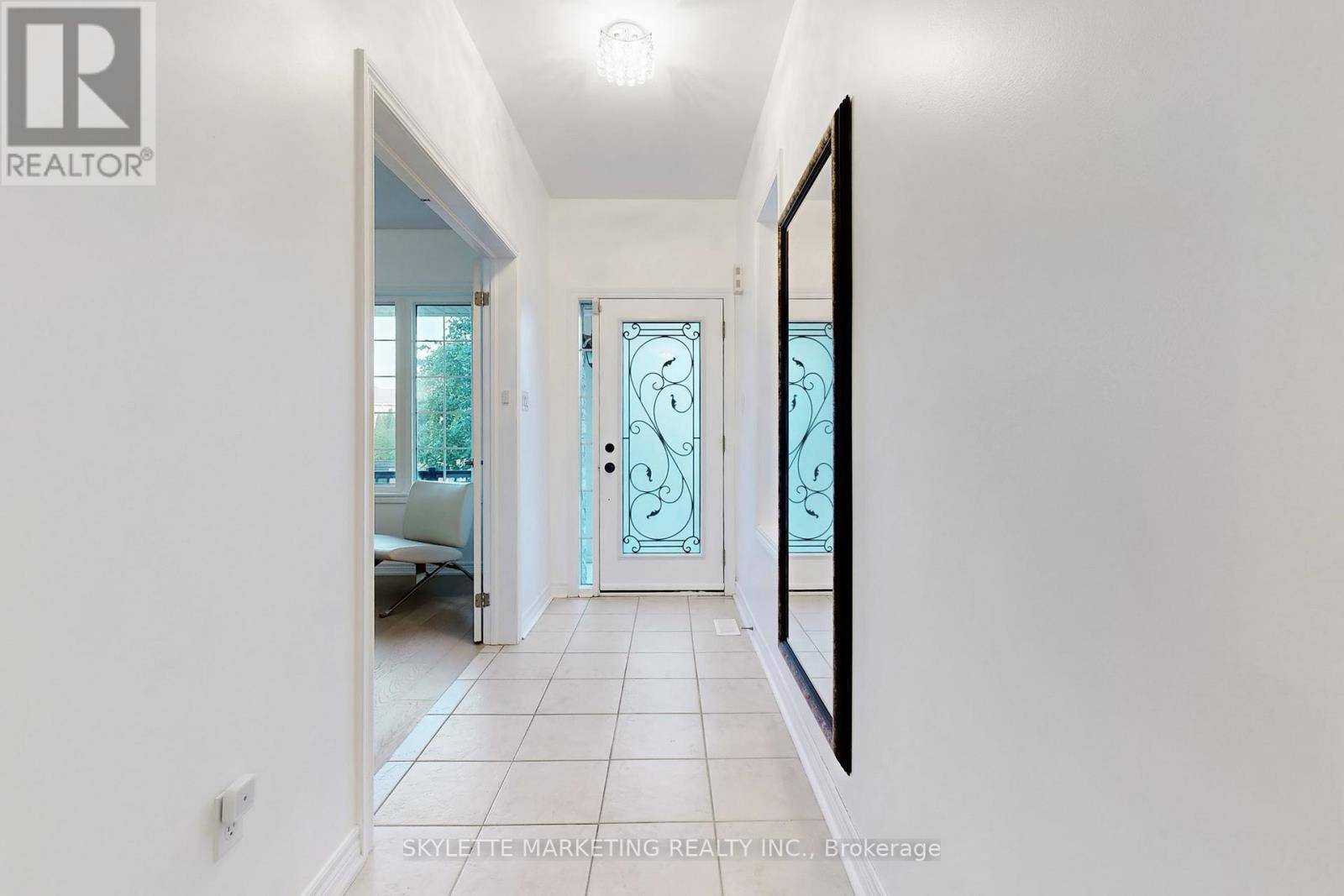 Newmarket (woodland Hill), ON L3X3J1,237 WOODSPRING AVENUE