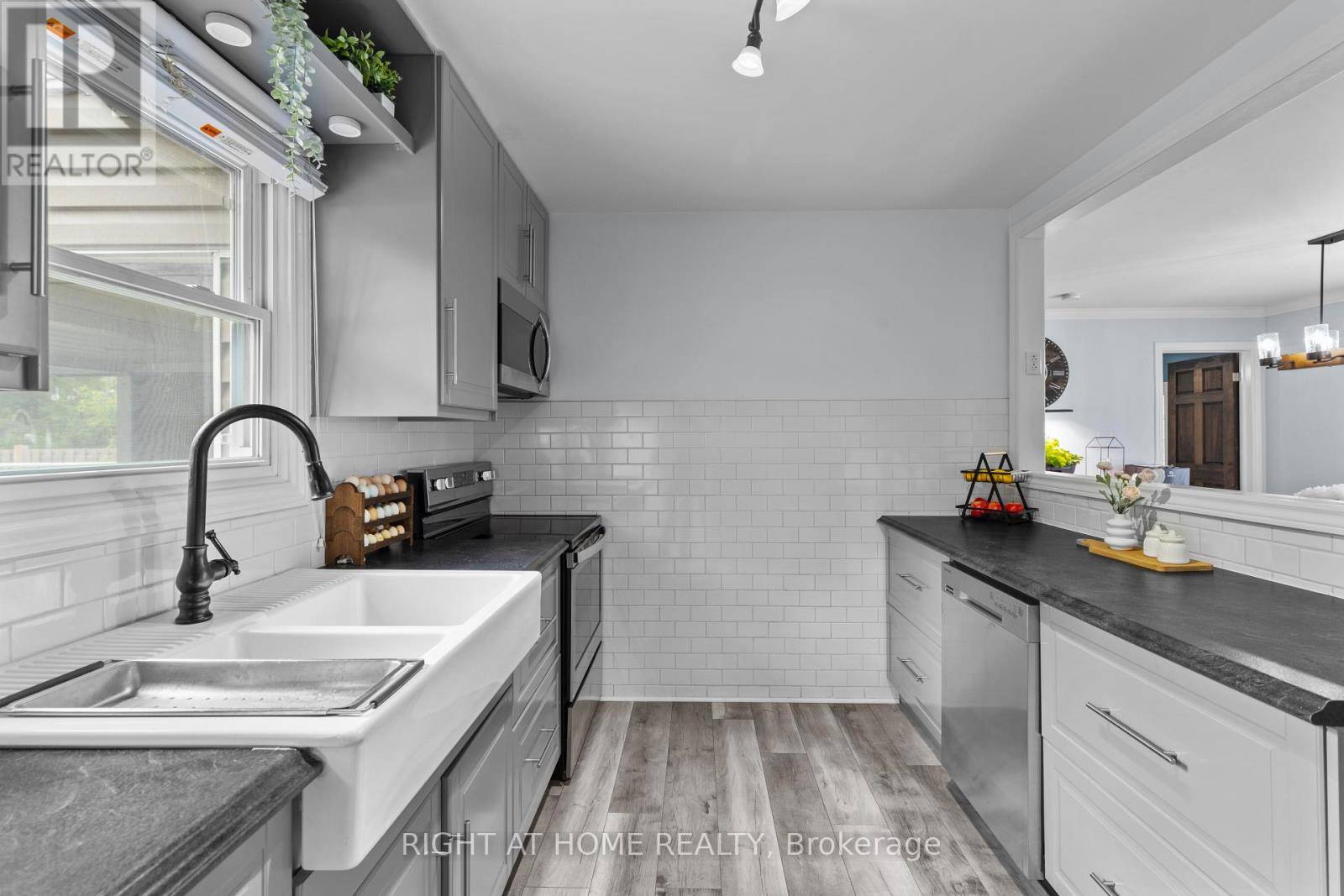 Essa (angus), ON L0M1B0,124 SYDENHAM STREET