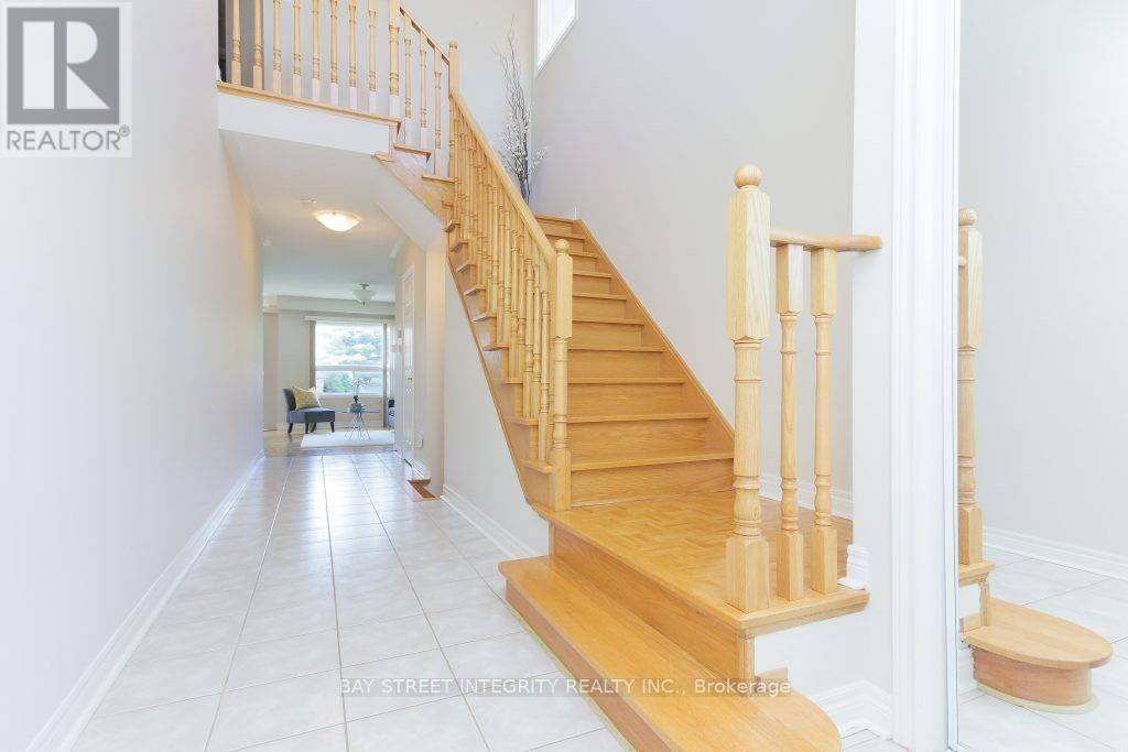 Markham (village Green-south Unionville), ON L3R4R9,150 VALENTINA DRIVE